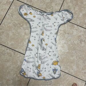 1019. Julyfire swaddle size medium